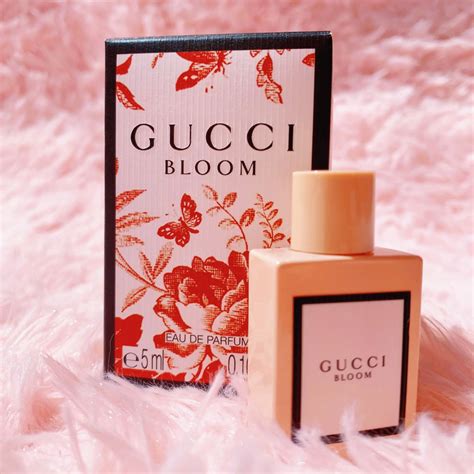 nước hoa gucci bloom 5ml|hoa Gucci hoa hồng.